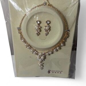 Elegant Pearl and Gold Jewelry Set